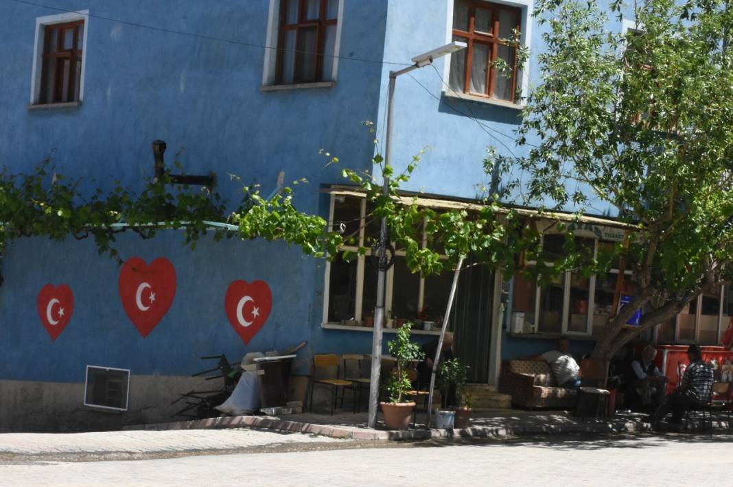 Konya'da 13 yıllık muhtardan göğüs kabartan çizim! Kafaya koymuş ilçedeki her eve sevdasını kazıyacak 5